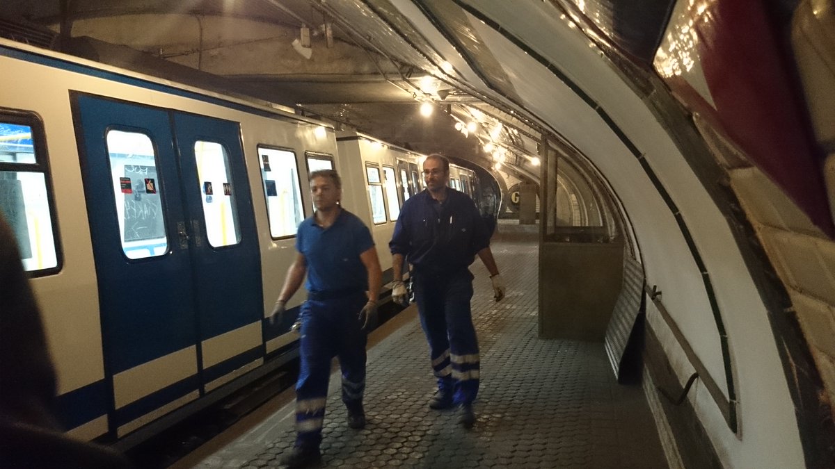 madridcyp's tweet photo. Este singularísimo viaje, prototipo de lo que podría ser un #MuseoDeMetro en Cocheras de 4C, lugar originario de Metro, con los trenes históricos y hacer parada en la estación de Chamberí, lo contó @peiohr en este artículo:
https://t.co/1IHHiz85l6
#SalvemosLasCocheras https://t.co/0C3GqgIpVp
