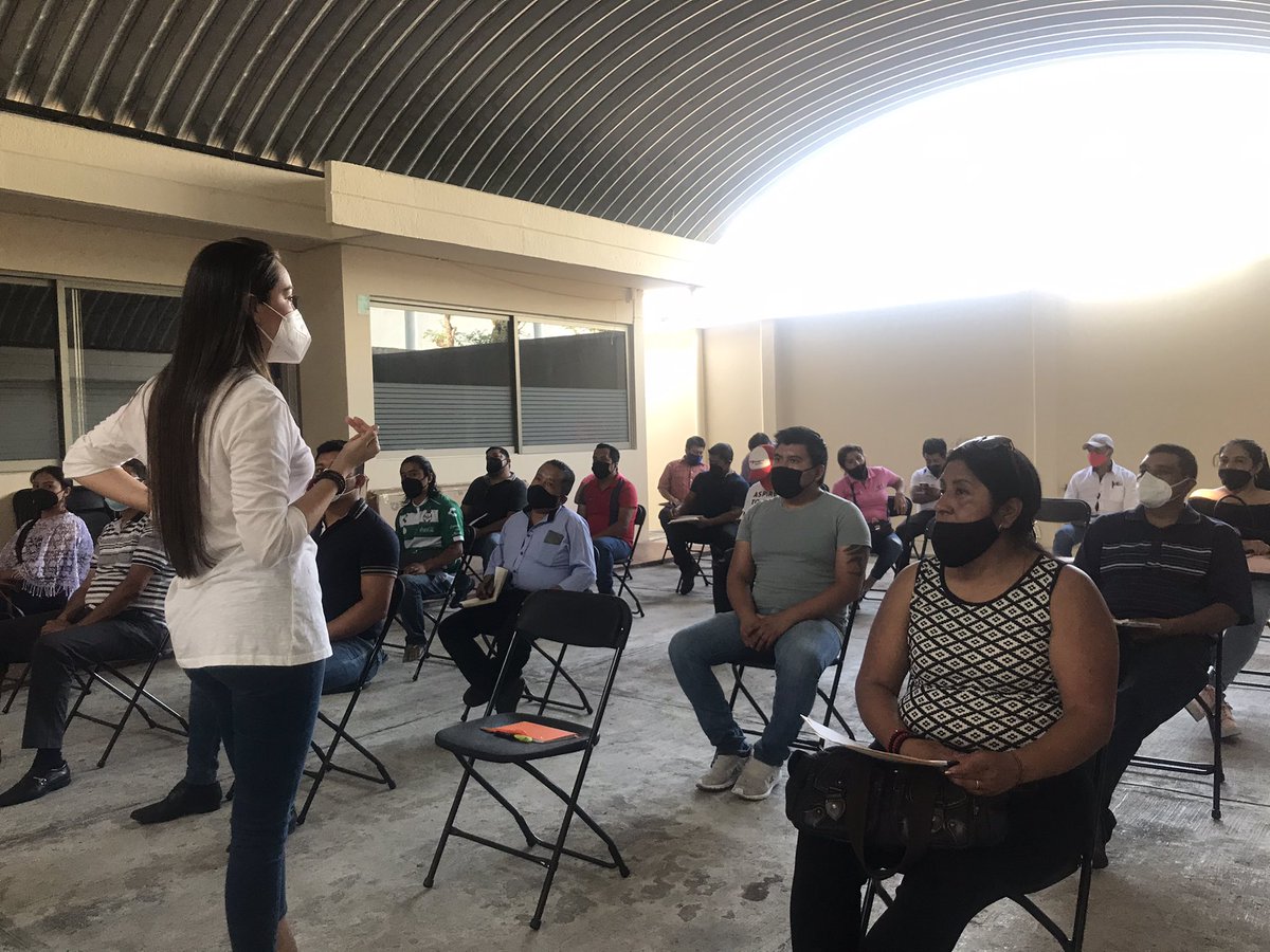 Corintiacruz's tweet photo. Entrega de nombramientos y reunión de trabajo con los coordinadores de activismo en la zona centro 1. Unidos y organizados! @alitomorenoc @Marlon_RamirezM @caroviggiano @PabloAnguloB @ricardoaguilarc @lorenapignon_ @AriannaAngelesA @Jorge_Meade https://t.co/zHHyGuElxe