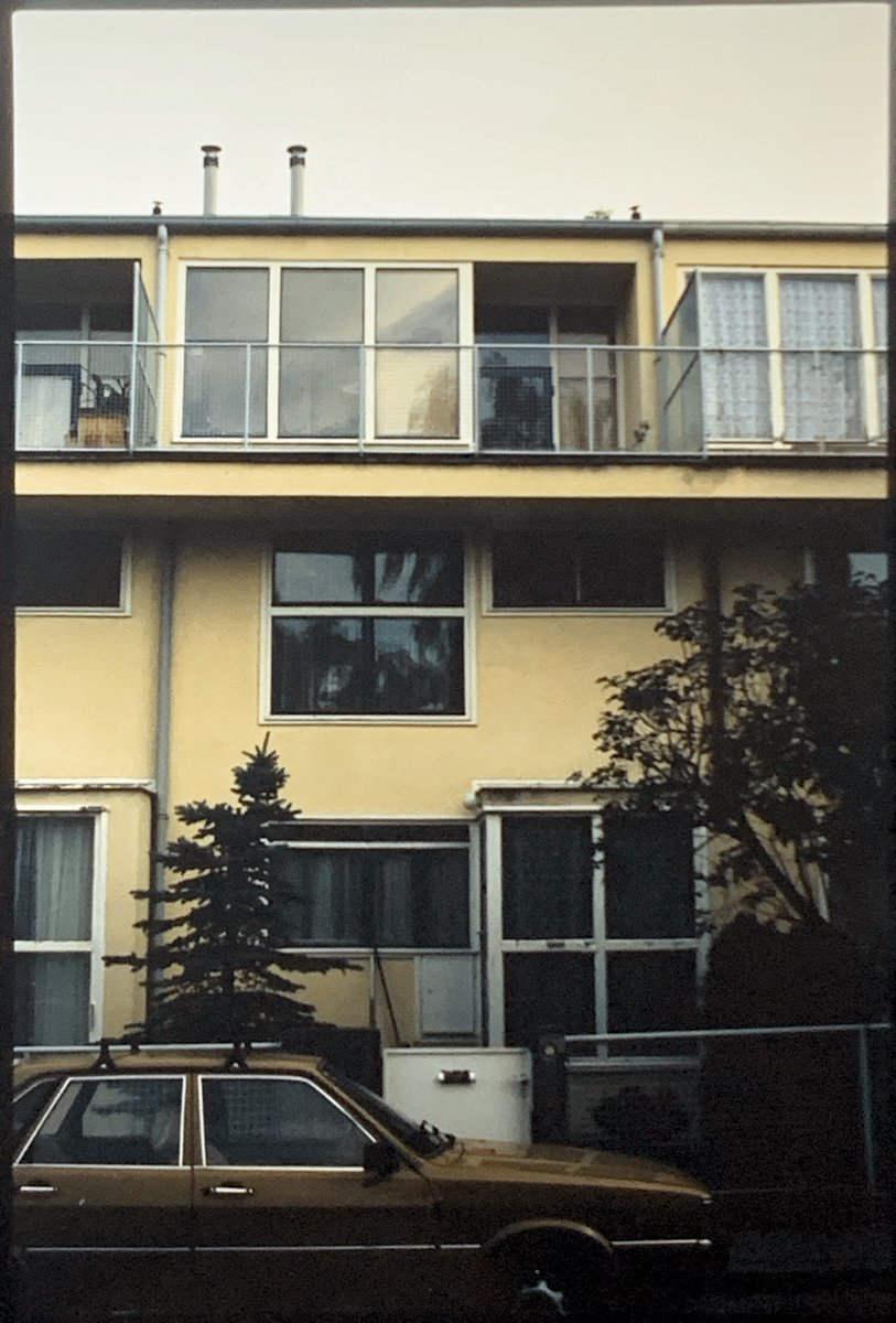 SWardArch's tweet photo. weissenhofsiedlung, rietveld, stuttgart #Jul90 #throwback #slidescanproject day 117 https://t.co/JpxUsTCtWr
