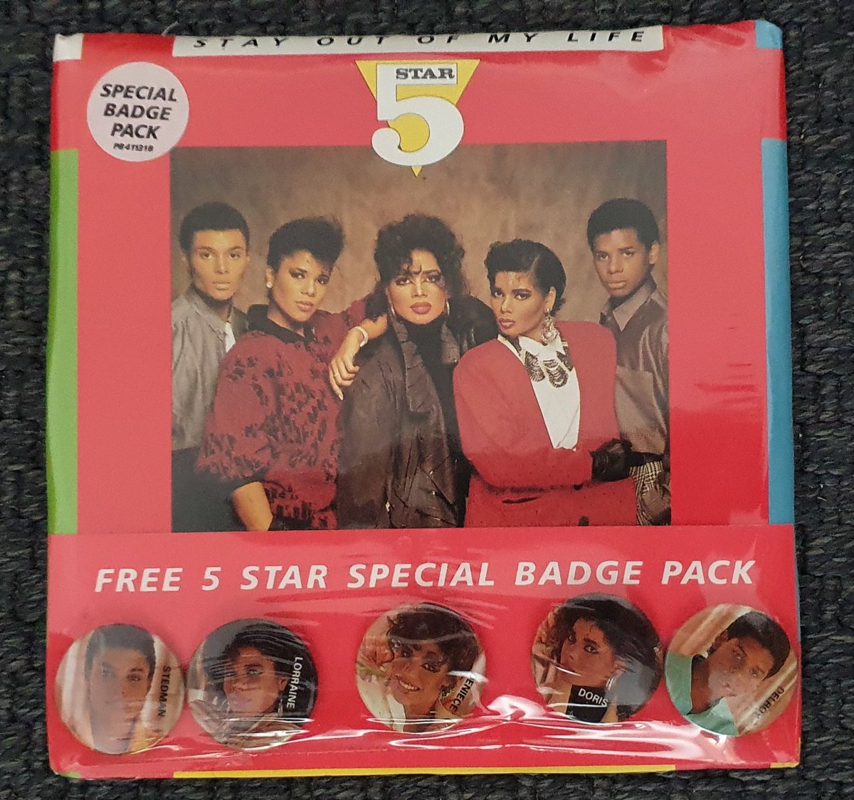 derekcburgess's tweet photo. Finally got this little gem. @5starofficial #StayOutOfMyLife #7InchVinyl #LimitedEdition #BadgePack. Still sealed #Result @TheDorisPearson @MsDenisePearson @delpearson @StedmanPearson #LorrainePearson @DiscographyFive https://t.co/HBpZs1sLfc