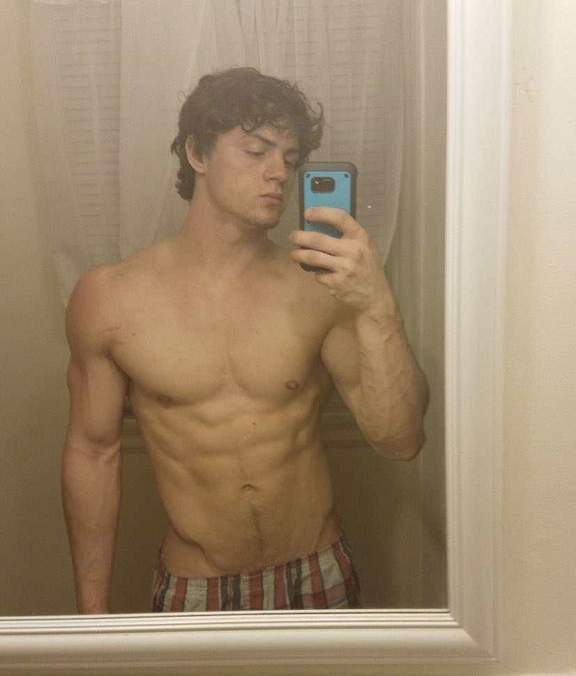 MuscleGodMarcu1's tweet photo. Alright guys my little break is done! New videos every day next week! DM me for video requests https://t.co/Zqjd7K73Gb