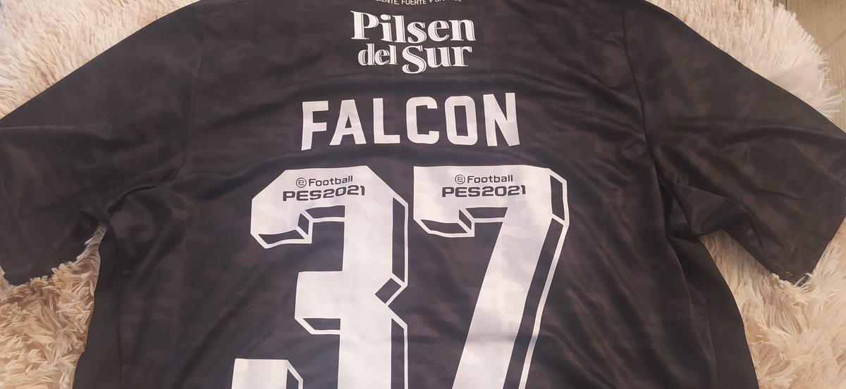 RutaDelHinchaCC's tweet photo. Amigos, tenemos un concurso para el partido de hoy entre @ColoColo vs @ulcsadpoficial 
Síguenos, RT y comenta con el hashtag #AniversarioRutaDelHincha cuál es tu pronóstico del marcador y participa por la camiseta de Falcón.
Entre quienes acierten se sorteará la camiseta del 37 https://t.co/dbEXRL1STT