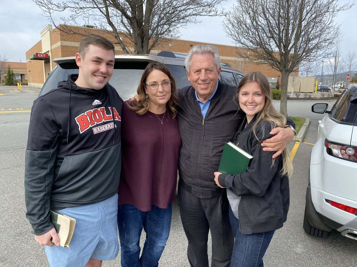 marieham72's tweet photo. Thank You @JohnCMaxwell for loving and praying for our family this last year! We were truly blessed by your time and appreciate you signing Ken's Maxwell Leadership Bibles for Brayden &amp; Andrea!💜🙏✝️ https://t.co/4geGcp1BuD