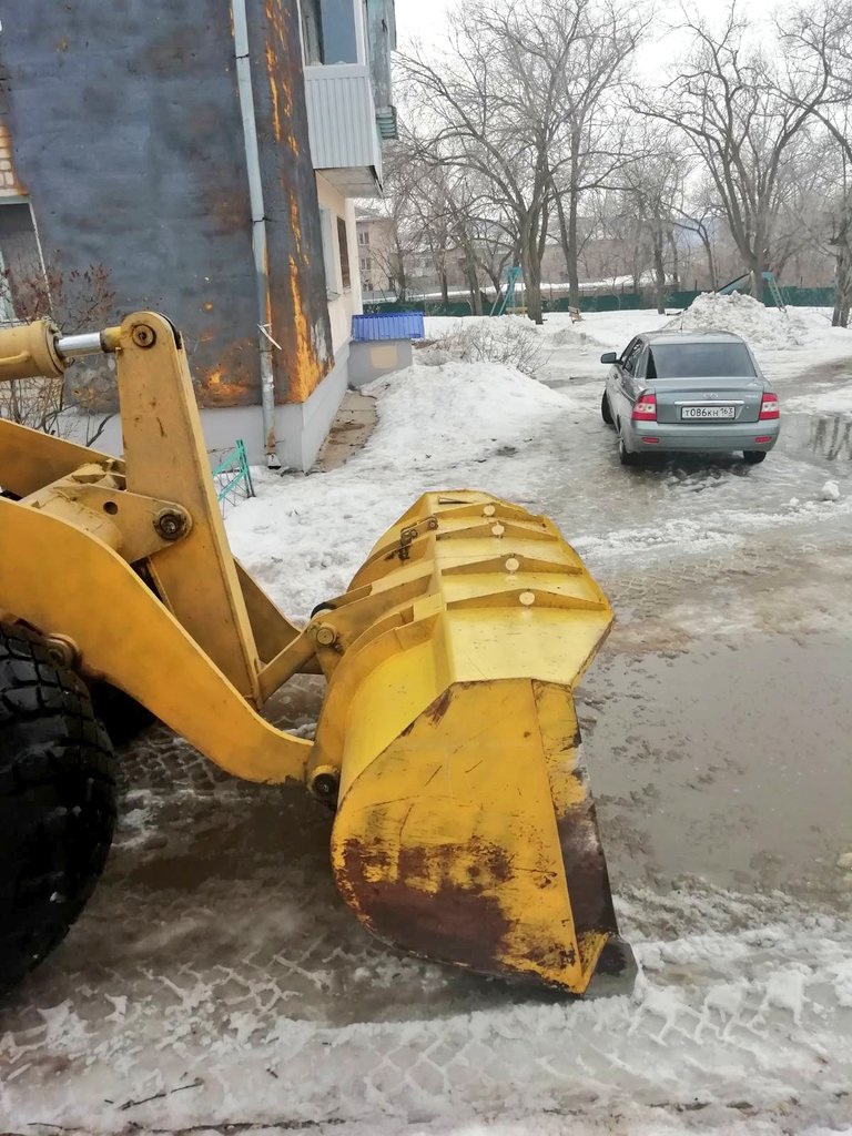 Gilischnik's tweet photo. Расчистка внутриквартальных дорог п.Прибрежный, 27.03.2021г.
ул. Парусная, д. 14 https://t.co/C2gDGXpzqQ