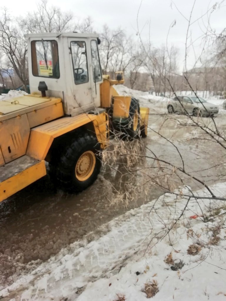 Gilischnik's tweet photo. Расчистка внутриквартальных дорог п.Прибрежный, 27.03.2021г.
ул. Парусная, д. 14 https://t.co/C2gDGXpzqQ