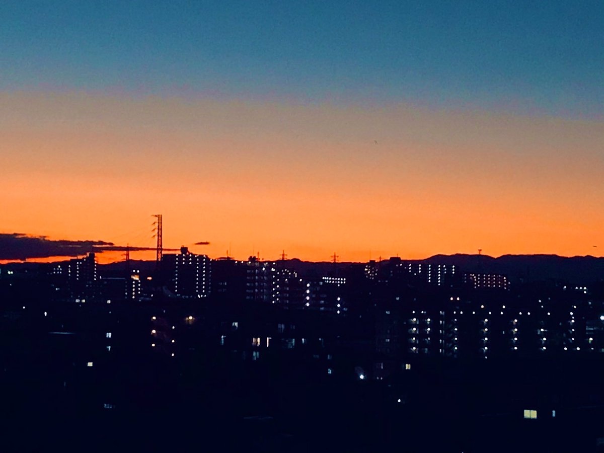 Auto2_5317's tweet photo. この空のグラデーションが好きです
なんか癒されるわ
#餅虎ポンポン丸
#Auto2
#夕暮れ https://t.co/RO2Ek6PBsW