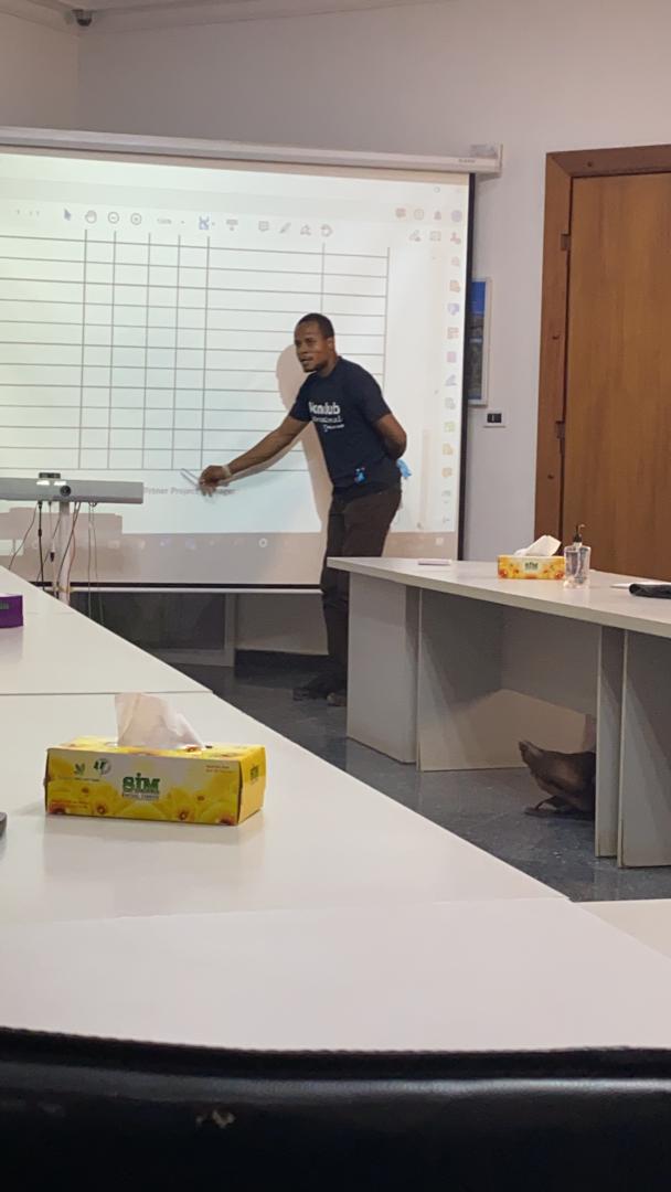 MonClubInt's tweet photo. Earlier this week @MonClubInt conducted a training session for partners and volunteers for #project100k. The partners will help in facilitating the distribution of soaps in Kukawa, Nganzai, Kalabalge, Magumeri,  and MMC LGAs. @nemanigeria.

#NorthEast https://t.co/9xsxskI6go