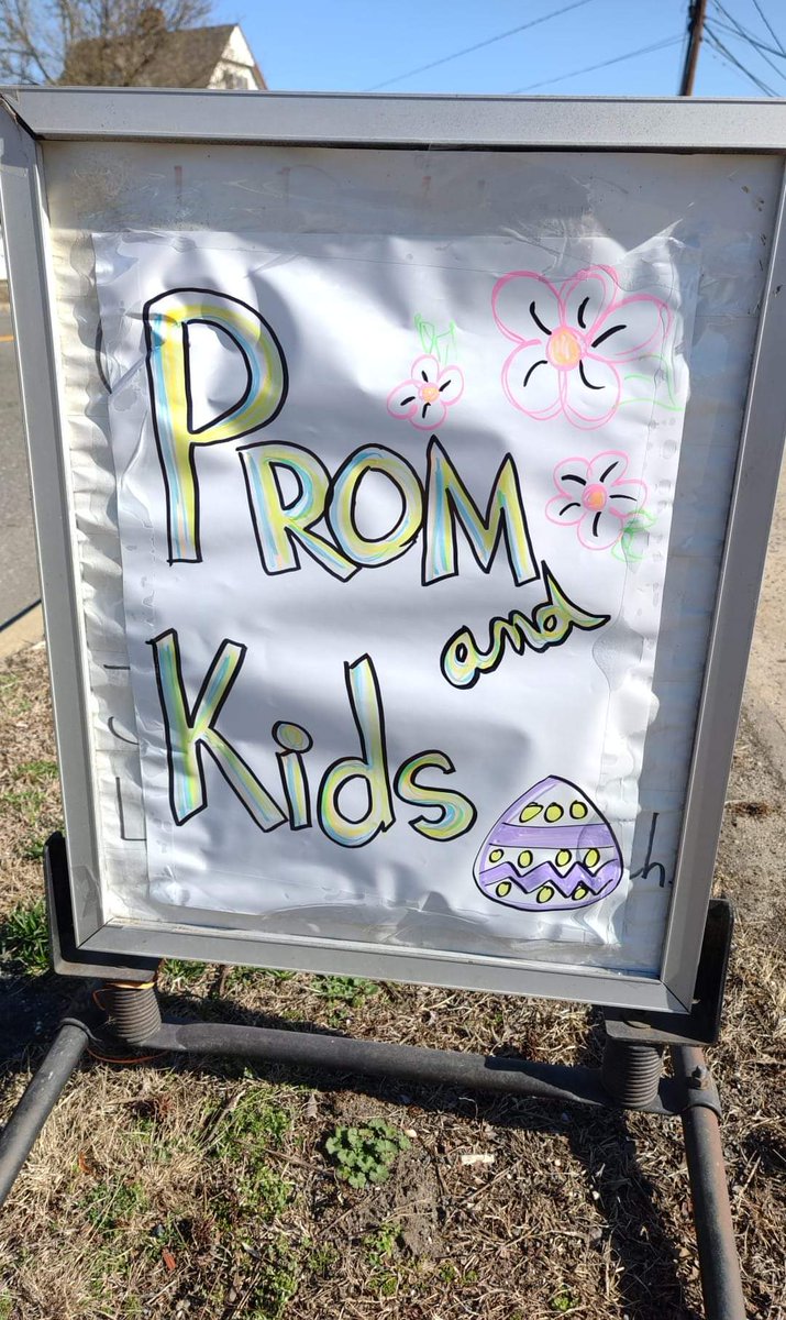 staples_heather's tweet photo. PTA Promenade happening NOW! See you today or tomorrow at the Lakehurst Community Center! Some BEAUTIFUL Prom dresses & Kids' Spring Formalwear! Requested Donation: $10! 💛💙💛 #mthawkpride #mtpta
https://t.co/7KDZBqQPwh? https://t.co/tgL6ngIy7H