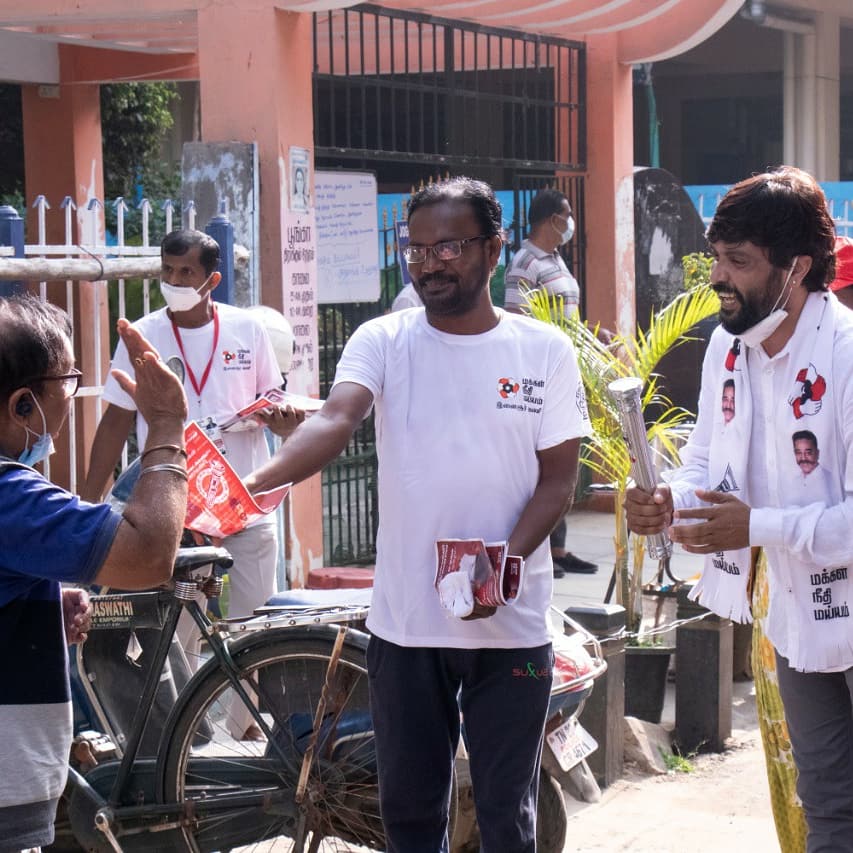 SnekanFC's tweet photo. வாக்களிப்பது உங்கள் உரிமை அதை யாருக்கும் விற்காதீர்
.
தேடி தீர்போம், தமிழகத்தை மீட்டெடுப்போம்
.
சிந்திப்பீர் வாக்களிப்பீர், டார்ச்லைட் சின்னத்தில்
.
சினேகன் விருகம்பாக்கம் தொகுதி
.
#virugambakkam #virugambakkamformnm #voteforsnekam #votefornnm #snehan #supportmnm #torchlight https://t.co/0APqNNnakQ
