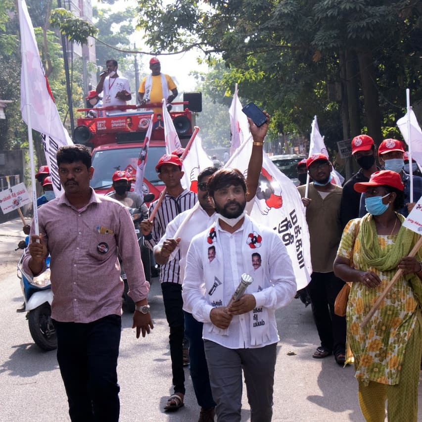 SnekanFC's tweet photo. வாக்களிப்பது உங்கள் உரிமை அதை யாருக்கும் விற்காதீர்
.
தேடி தீர்போம், தமிழகத்தை மீட்டெடுப்போம்
.
சிந்திப்பீர் வாக்களிப்பீர், டார்ச்லைட் சின்னத்தில்
.
சினேகன் விருகம்பாக்கம் தொகுதி
.
#virugambakkam #virugambakkamformnm #voteforsnekam #votefornnm #snehan #supportmnm #torchlight https://t.co/0APqNNnakQ