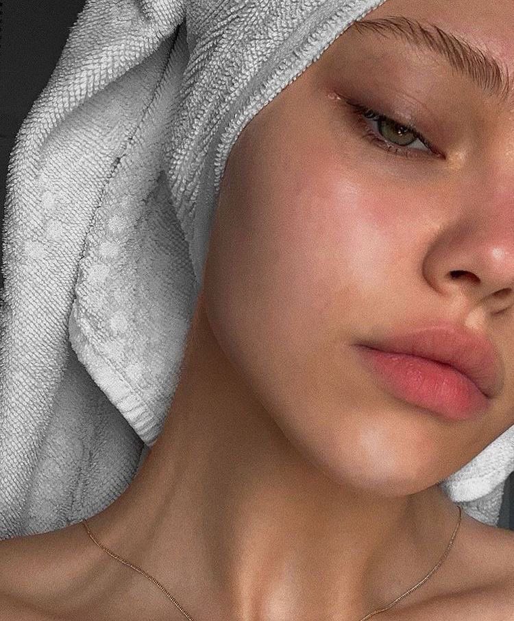 zniewazenie's tweet photo. Błędy pielęgnacyjne które warto poprawić w swojej pielęgnacyjnej rutynie thread 🧖🏽‍♀️💅🏼✨ https://t.co/qfN5U023Ri