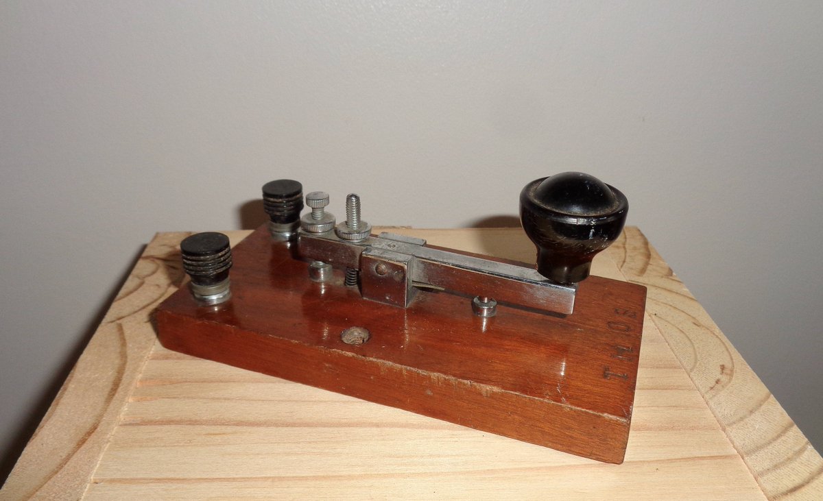MullardAntiques's tweet photo. 1920s British Straight Sending Morse Key Possibly Made By Gamages. Morse Code Communication https://t.co/q436lGBaRM #radiooperator #vintagetechnology #communication #morsekey #morsecode #gamages #sendingkey #straightkey #britishkey https://t.co/DoUZ5TT9uu