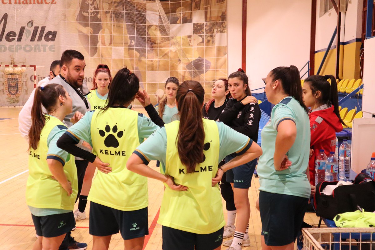 <a href="/TorreblancaFS1/">Melilla Ciudad del Deporte Torreblanca C.F</a> Miguel Centeno: “Estoy muy contento con mis jugadoras, cada día van a más” acfsf.com/es/index.php/n…