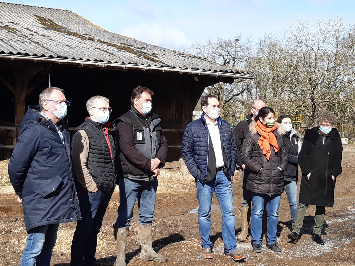 mikag53's tweet photo. Échange ce matin avec les élus communautaires @lescoevrons sur les enjeux #transmission #eau #haies #elevage 
Près de 450 agriculteurs en retraite en 2030 sur le secteur ! 
@NellyLoupy @jadescoevrons @earlduplessis @Jehanne53 @arjencoppoolse https://t.co/F9scQu8IGp