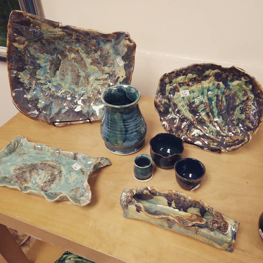 upfrontartspace's tweet photo. Beautiful selection of pottery at our shop! Support Ohio artists by shopping at Up Front Art Space! #cfalls #cuyahogafalls #ohioartists #shoplocal #pottery #customframing #dtcf https://t.co/Cd2ObsA9kz