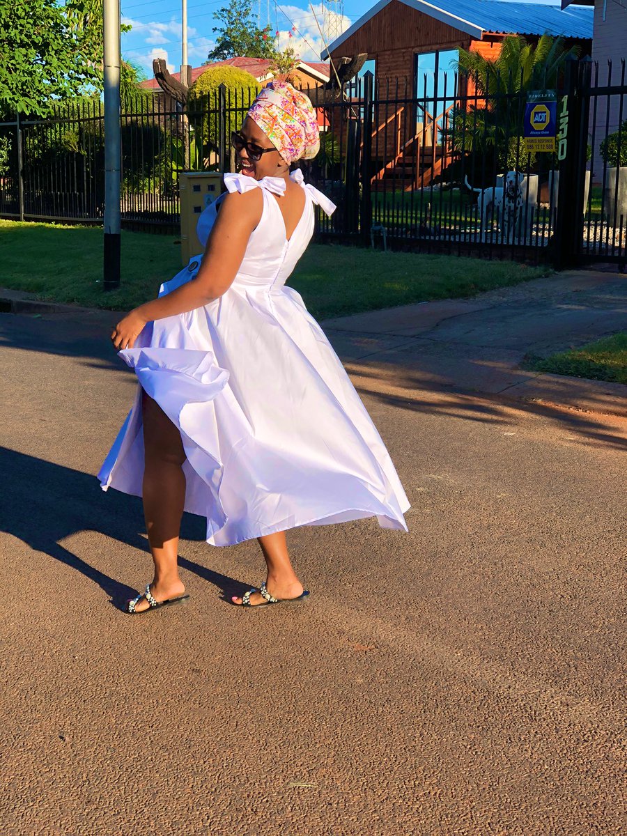 motheomoremi_1's tweet photo. A versatile Makoti😭😭😭😭😭😭😭

Bathong lena🤤 https://t.co/9ZVXVb2r6J