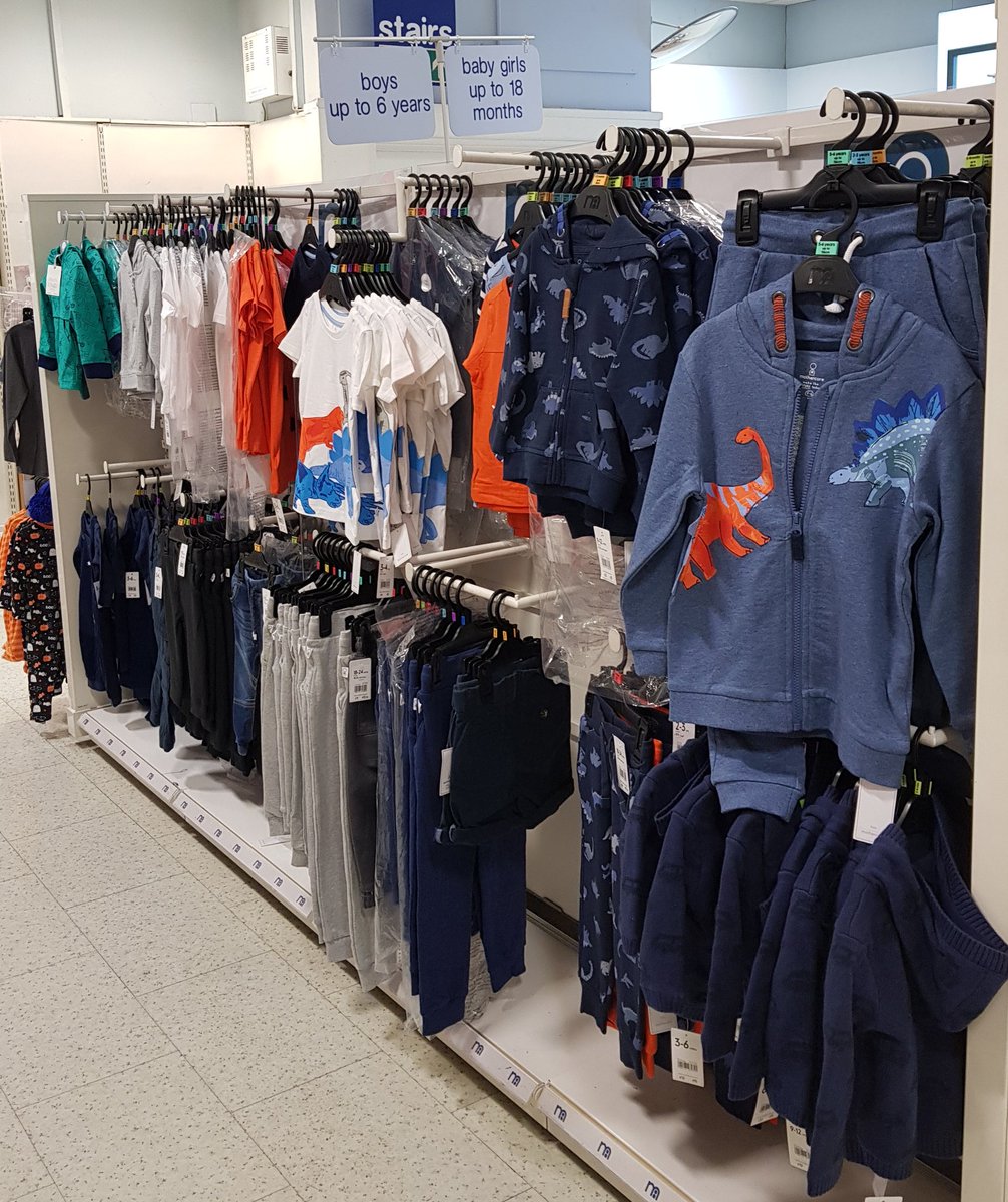 MerithsMisc's tweet photo. @BootsUK enthusiastically embracing #genderstereotypes.
Extra bonus #everydaysexism points for making same age group 'girl' tshirts significantly smaller than 'boy' tshirts.

@letclothesbe @LetToysBeToys #letclothesbeclothes #nomorepinkandblue #pointlesslygendered https://t.co/1jlYiFzGCp