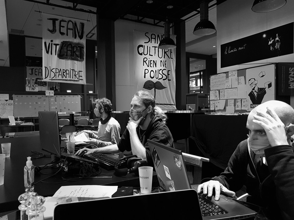 Collect_Unit_69's tweet photo. Atelier Montage Vidéo au #TNPoccupé, de chouettes vidéos arrivent très vite sur différents secteurs en luttes ! 
#ODEONoccupé #ouverturesssentielles https://t.co/M8dKCf1clj