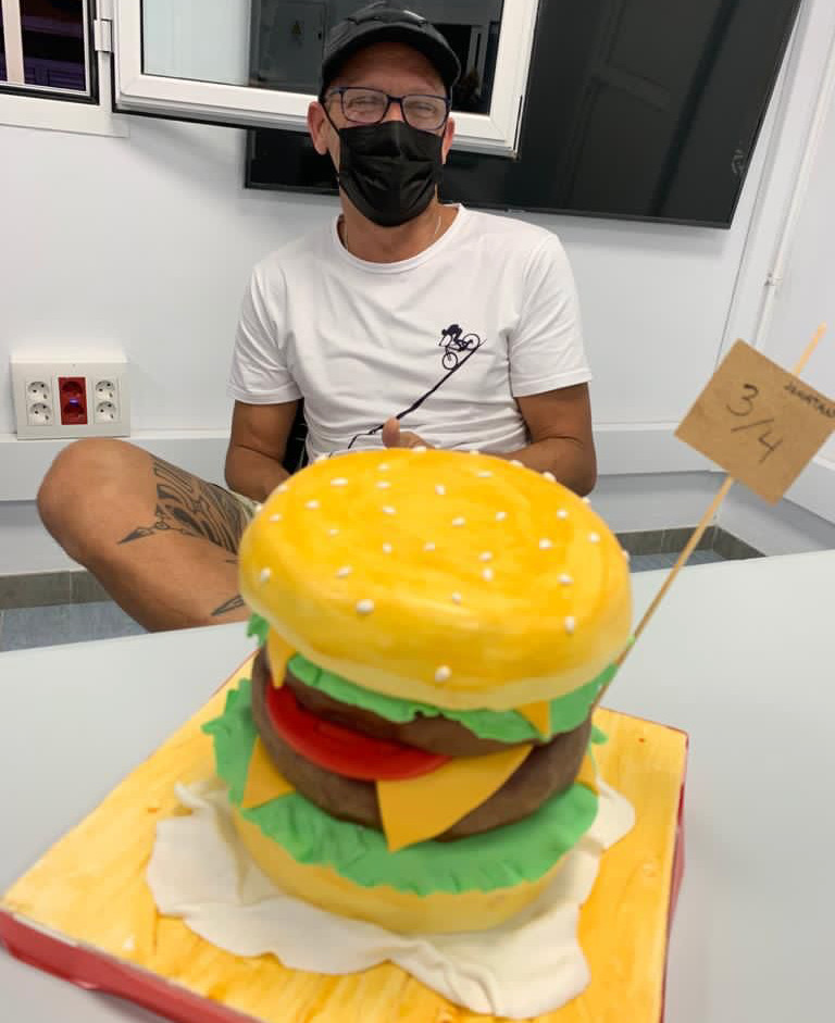 La periodista y diseñadora de tartas <a href="/jessitartas/">Jessica Déniz</a> impartió entre el 16 y el 27 de marzo el curso 'Repostería creativa: tartas realistas’. 

El curso se enmarca en el programa MOGÁN TE FORMA 5.0 que organiza el Consistorio con subvención de <a href="/GranCanariaCab/">Cabildo Gran Canaria</a> <a href="/GranCanariaJven/">Gran Canaria Joven</a>.