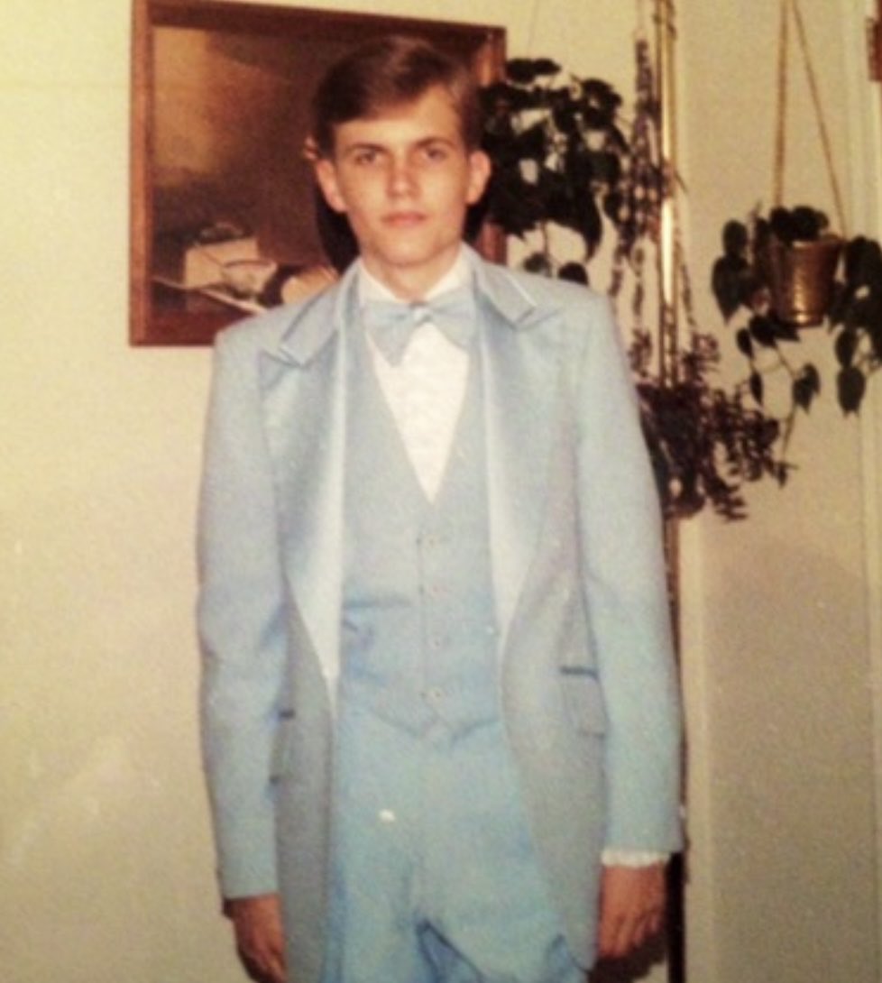 LloydLegalist's tweet photo. It was Spring, 1981. And yes kids, this high school sophomore was confidently poised to pick up his date and attend their Christian School’s “Jr.-Sr. Banquet.” #NoDancing #NoHoldingHands 
#NoKissing
#NoHugging 
#NoCompromise https://t.co/1I2EpqAI27