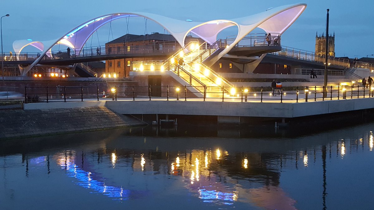 kopybdl's tweet photo. Murdoch's Connection footbridge, light show. @VisitHull @luvhull #A63 https://t.co/6CwniYg7o0 https://t.co/fBLACG98h3