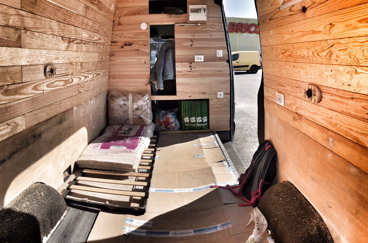 aicragellebasi's tweet photo. Improvised sofa, plugged in computer and phone. Inaugurating mobile office in #Karmavan.
#vanlife #sprintervanconversion https://t.co/4PrYFQrRFI