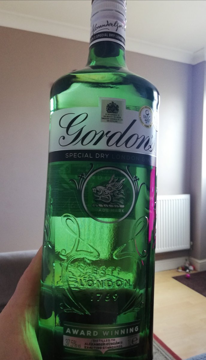 Welshdarren19's tweet photo. @bazza1115 on the Gin m8 https://t.co/pw5k8YM2pE