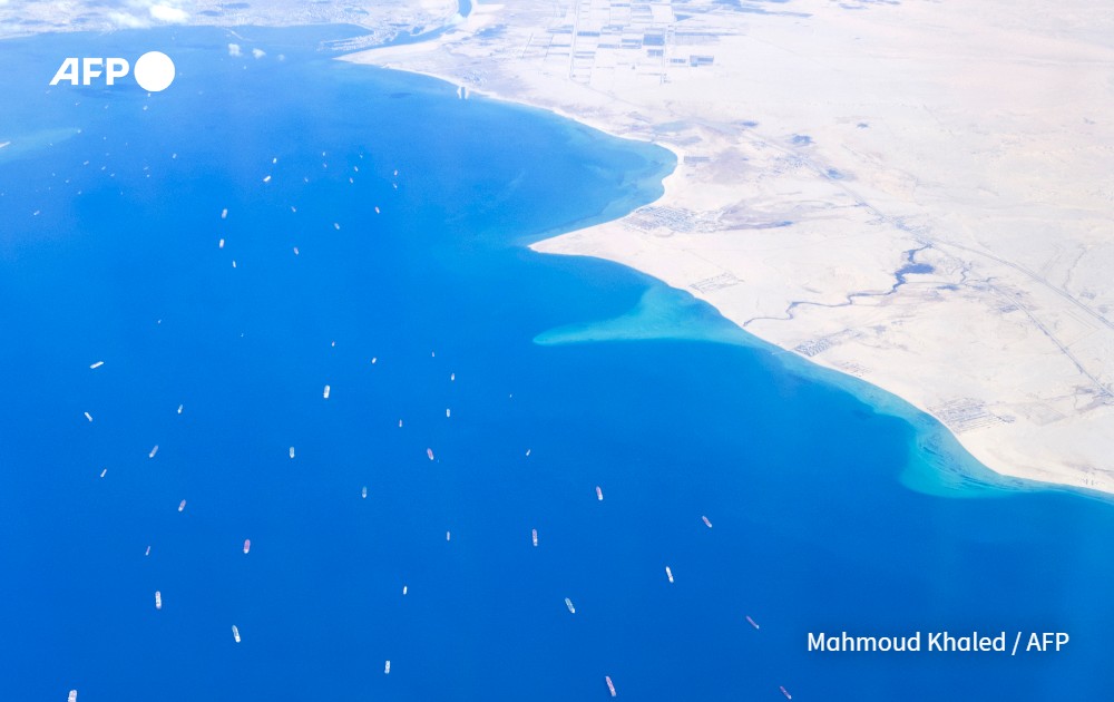 AFP's tweet photo. An aerial view shows stranded ships waiting in the Gulf of Suez to cross the Suez Canal as the waterway remains blocked by a huge container ship impeding all flowing traffic

📷 Mahmoud Khaled https://t.co/Nv5gZxJ5eT
