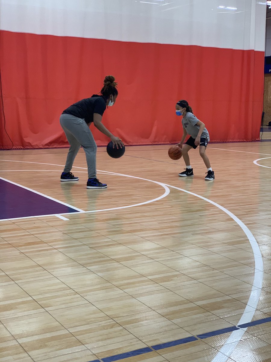 jeanette0878's tweet photo. No tourney this weekend? No problem! A perfect day for Janae who is always looking to get better at her game to work out with this AMAZING #probasketballtrainer  Thank you Janai for the best hour and all you do. ⛹🏽‍♀️
#trainingday #mcwstarz #player #lowellma #working #justbasketball https://t.co/Oq4F9inP36