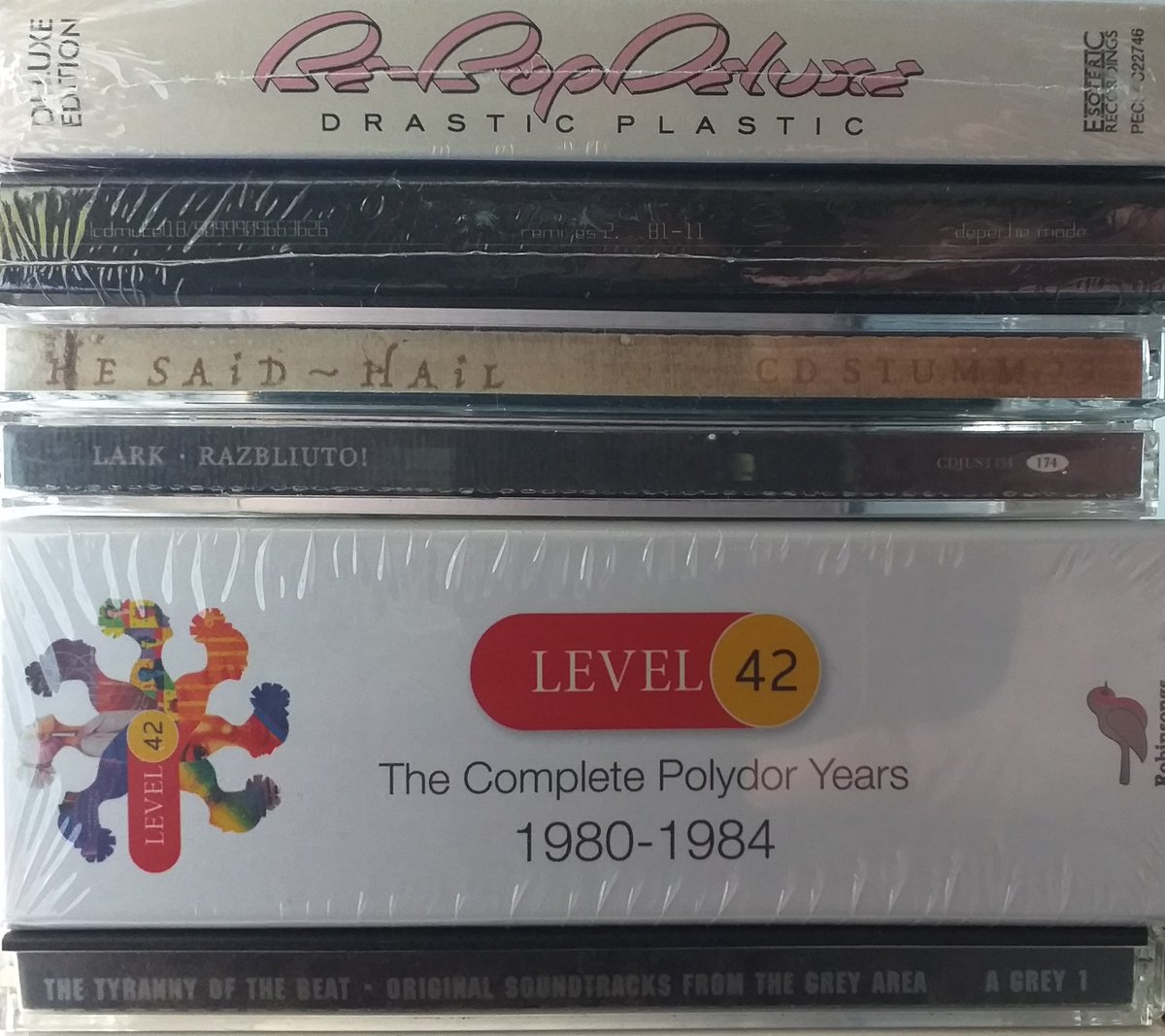 ColinsCuts's tweet photo. #Electrocurated programme #131
▶️https://t.co/U62NAA1ED9
featured
choice music from what you see below including gems by
#BeBopDeluxe
#ChrisCarter
#DepecheMode [#Bushwacka Tough Guy Mix]
#HeSaid
#Lark
#Level42

Hope you enjoy... did I select things you'd've?

#DiscoverAndRemember https://t.co/AKdeisKCEV