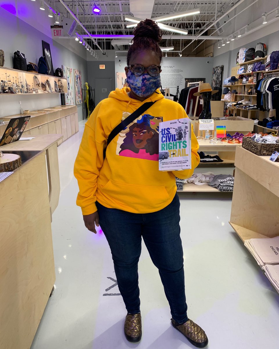 debofficially's tweet photo. High point my my day was signing books at @thesilverroom in Chicago’s Hyde Park community while repping a design by the talented @loharris_art. @MedillSchool @DePauwU @TheDePauw @MoonGuides https://t.co/zEj24QpETO