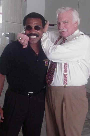 BCUGridiron's tweet image. We join the college football community in mourning the passing and celebrating the remarkable career of Howard Schnellenberger. Alvin Wyatt Sr. and B-CC faced Schnellenberger and FAU three times, winning in 2002.