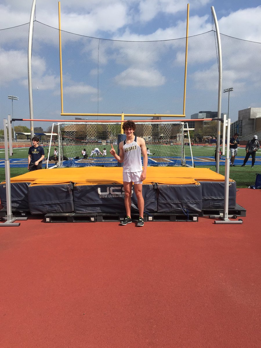 grantk017's tweet photo. 6’4” at the first meet of the season 🥇 https://t.co/hDmSWtJThH