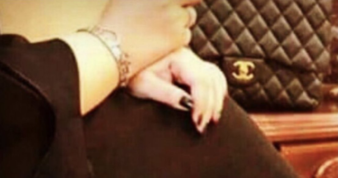 لو طال صمتي اعرف (القلب مشتاق)
يشتاق لك دايم وصوبك شغـوفي 

متولــع ويطريـك بحــضـــور وغيــاب 
سبــحان من سواك واسكنك جوفـي