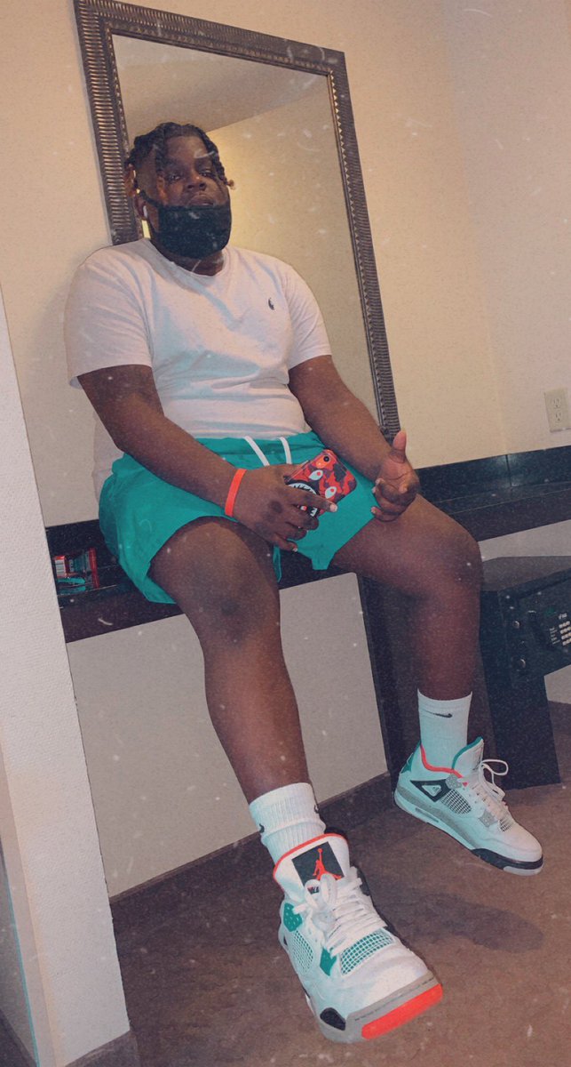 Iamtaz__'s tweet photo. I’m not a G.O.A.T. But I fit the description ✨🦋 https://t.co/ZNlUS0HogI