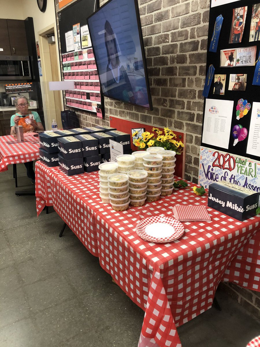 Day 1 Celebration 🎉 Thank you Jersey Mike's Subs! Way to go Glastonbury <a href="/HD6220/">Home Depot #6220</a> @JaredPare1 <a href="/DianeRaymond26/">Diane Raymond</a> <a href="/maryanne_stl/">Maryanne St. Laurent</a>