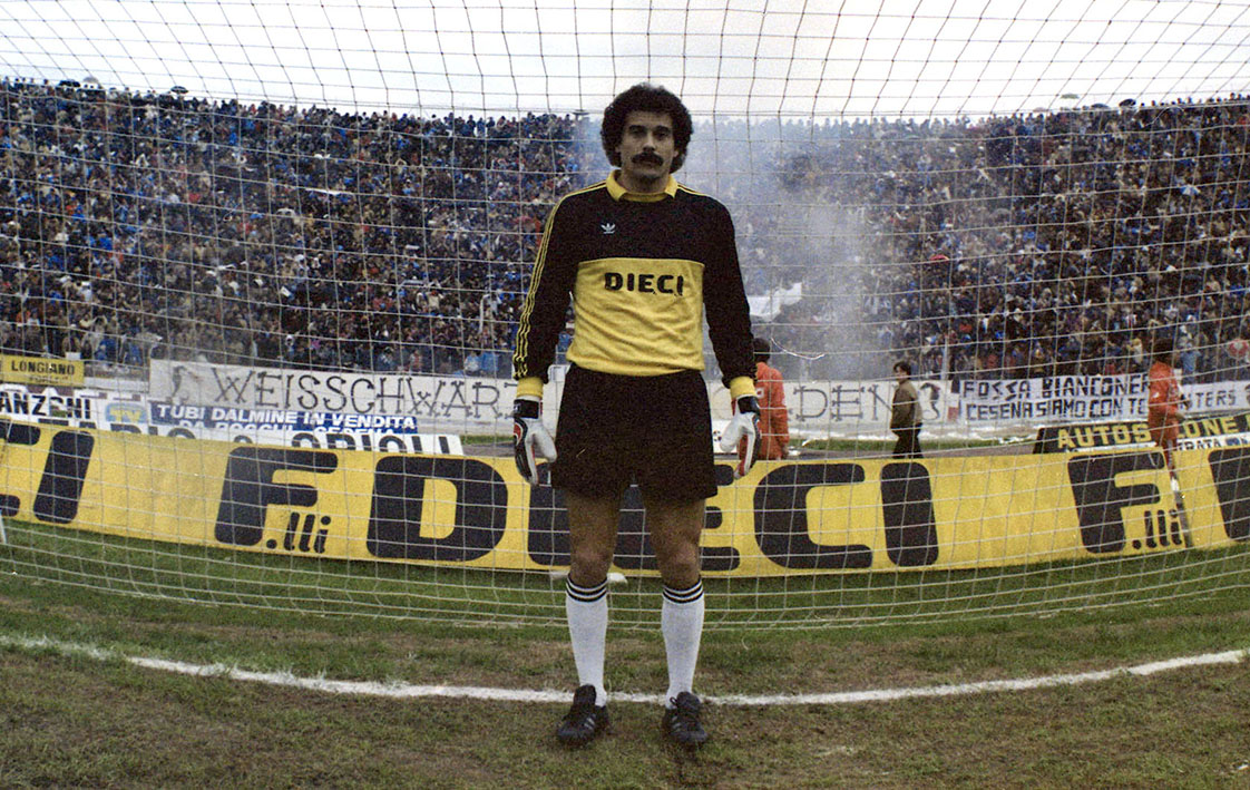 calciocesenafc's tweet photo. 👉 142 presenze in bianconero tra il 1979 e il 1983
🎂 Oggi spegne 7️⃣0️⃣ candeline
Auguri Angelo #Recchi! 🎊🎉 https://t.co/CqPg4LN94u