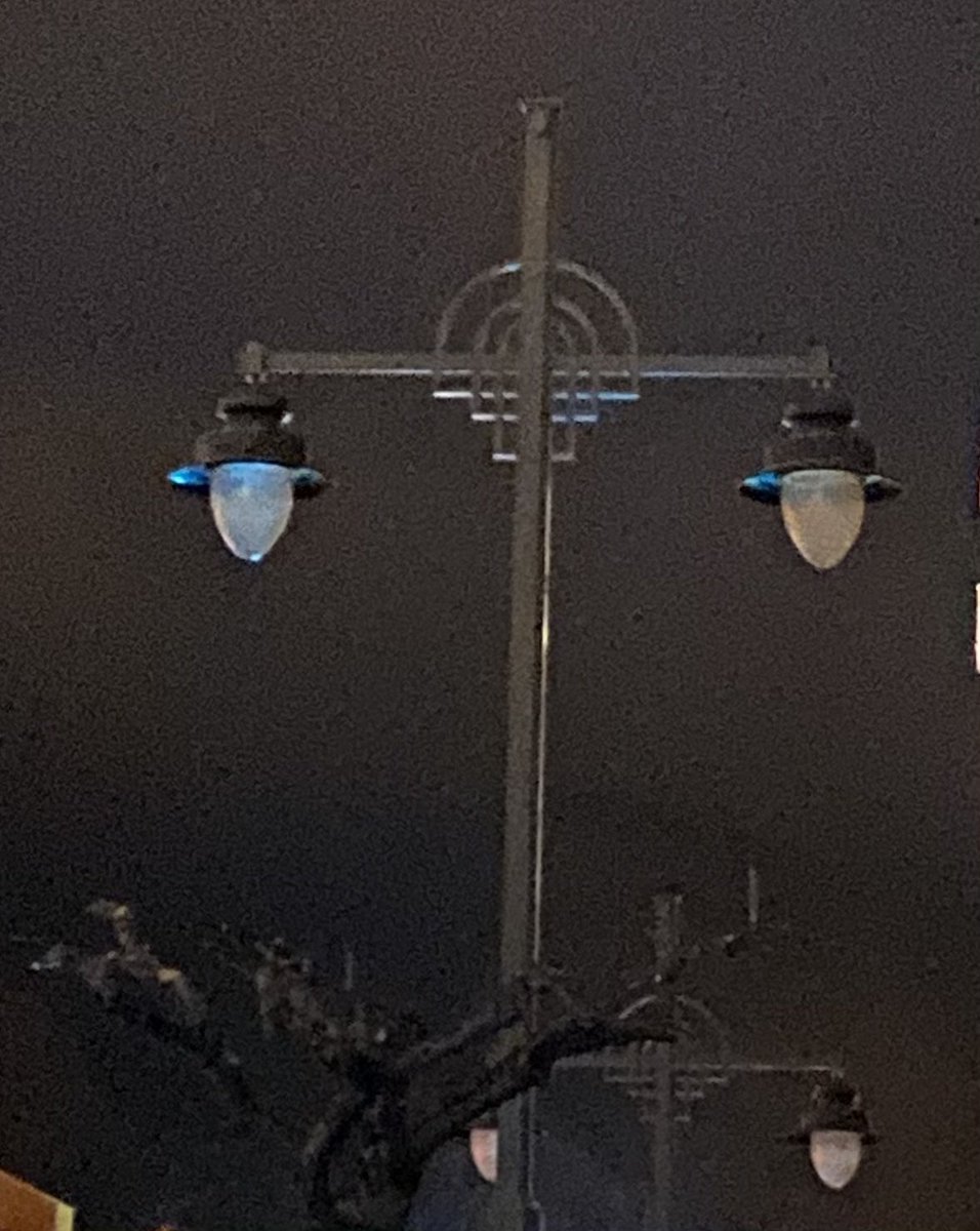AjuntamentAlcoi's tweet photo. 🌍 #Alcoi s’ha unit hui a l’Hora del Planeta i s’han apagat els llums de diferents edificis municipals, així com de trams de l’enllumenat públic. Els llums ornamentals han estat de color verd. Un gest internacional que posa en el punt de mira la problemàtica del canvi climàtic https://t.co/X6ukcXlcEh