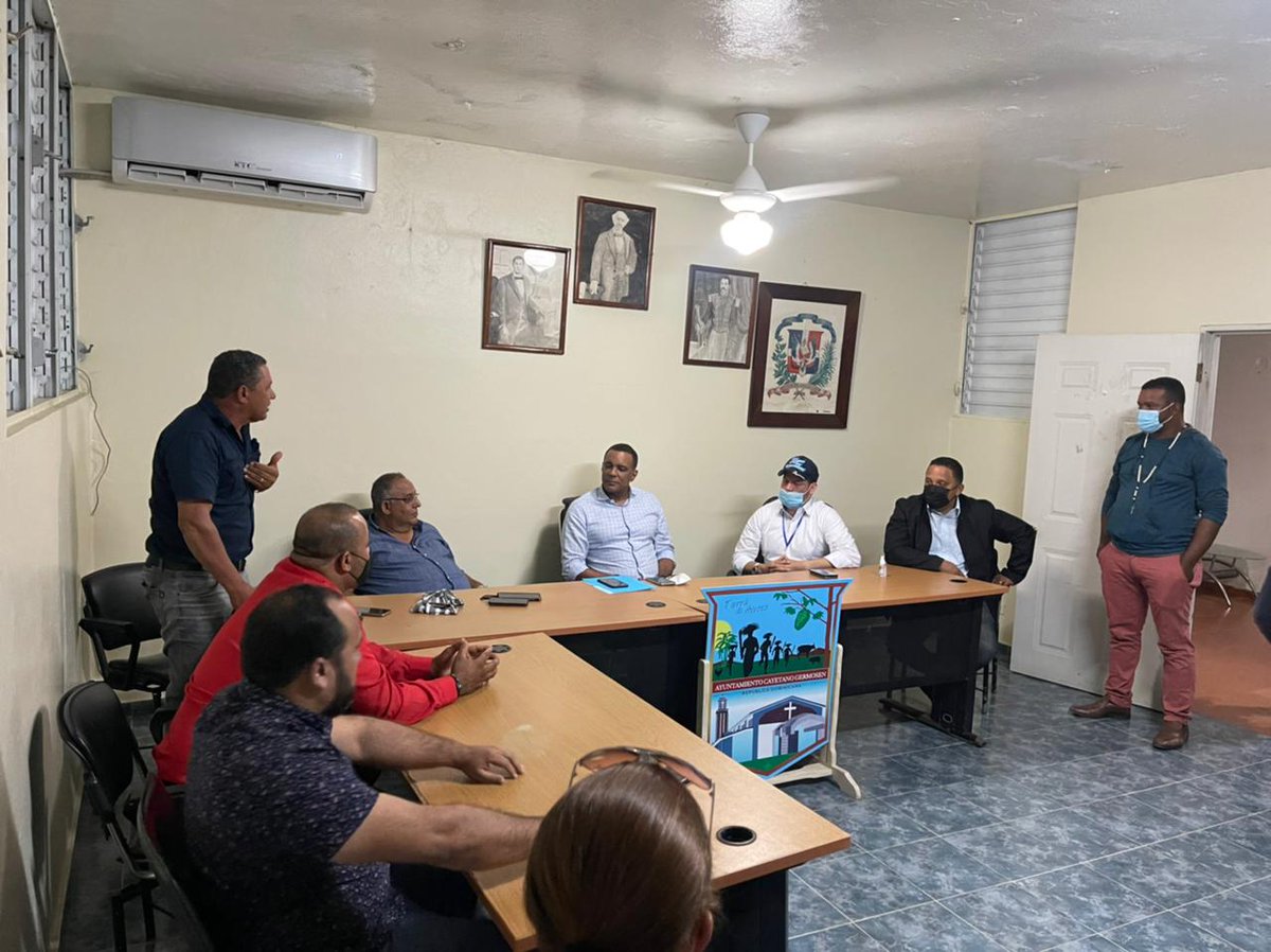 Trabajando de la mano con todos los líderes comunitarios, gubernamentales y dirección de Coraamoca para encontrar soluciones con el servicio de agua del Municipio de Cayetano Germosen.
-
#SenaduríadeEspaillat #EstamosCambiando #TrabajemosJuntos #MásParaEspaillat