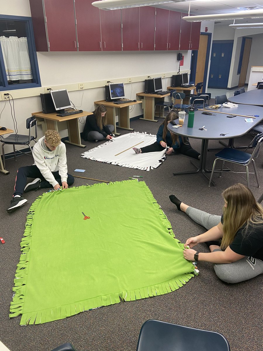 NPHSClubs's tweet photo. Today we’re making blankets for the Callahan Center! Super fun! Thanks to everyone who came and helped out!  @keyclub https://t.co/rorSAy8d6H