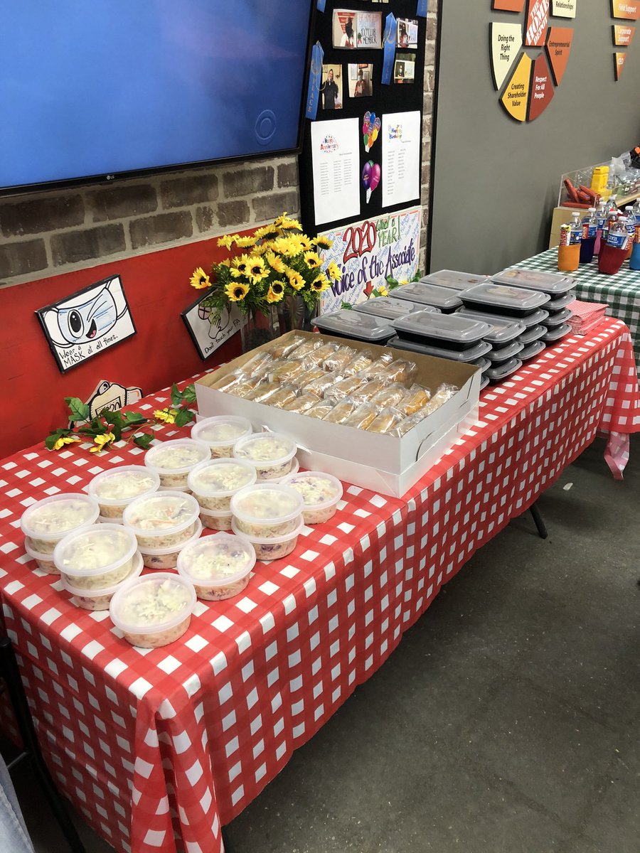 SM Jared grilling BBQ ribs for the team today! What a feast , thank you  #team6220 @JaredPare1 <a href="/DianeRaymond26/">Diane Raymond</a> <a href="/maryanne_stl/">Maryanne St. Laurent</a>