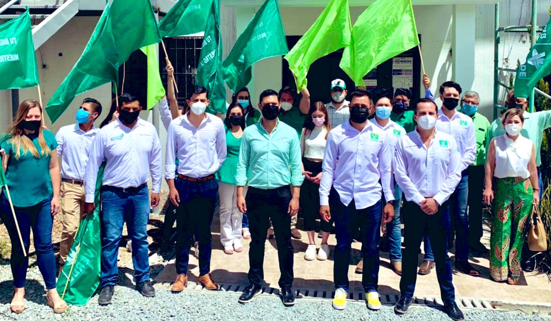 JOSEREFUGIOSR's tweet photo. Este sábado llevamos a cabo el registro de la candidata por #RamosArizpe @arelifloresmx  y el candidato de #Saltillo  @LimbarValdez Ambos #Ciudadanos que buscan un Bien común para la Región #Sureste de #Coahuila #PiensaVerde https://t.co/jimPCVYXB3