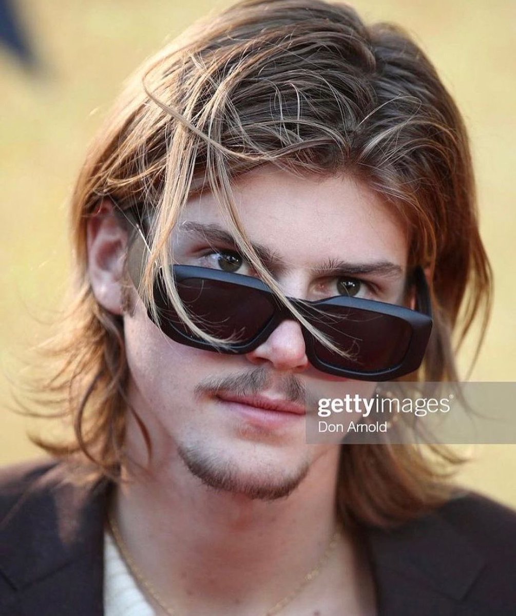 RuelArgentinaOf's tweet photo. 📸\\ Ruel en la premiere de Hamilton
cc: @ruelnotified1 https://t.co/zqoqW5Ojf3