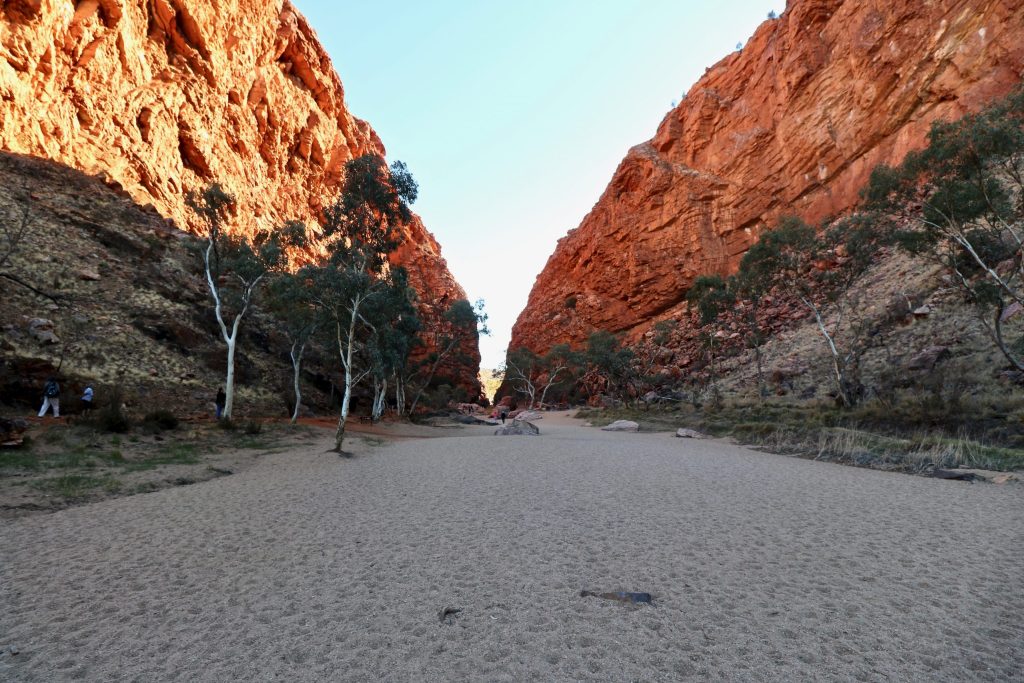 BuzzTravelBlog's tweet photo. Simpson's Gap - West MacDonnell Ranges - Northern Territory, Australia #ntaustralia #northernterritory #simpsonsgap #exploretheworld #photography #PhotoOfTheDay https://t.co/UR6tBb6TrX