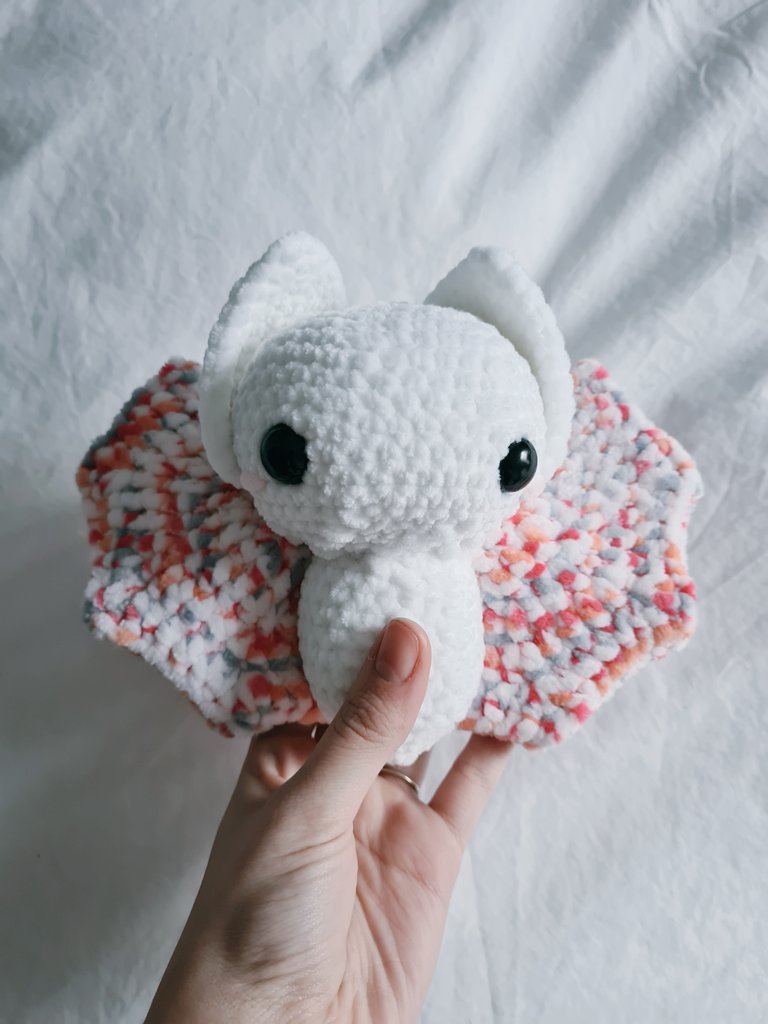oldghxsts's tweet photo. Say hello to lola! Her little peachy wings help her fly through the night 💕
She will be available tomorrow at 8pm!!! I'm so excited for my batty update 🥺

https://t.co/6WCl16YSQI https://t.co/tI1nQldyY9