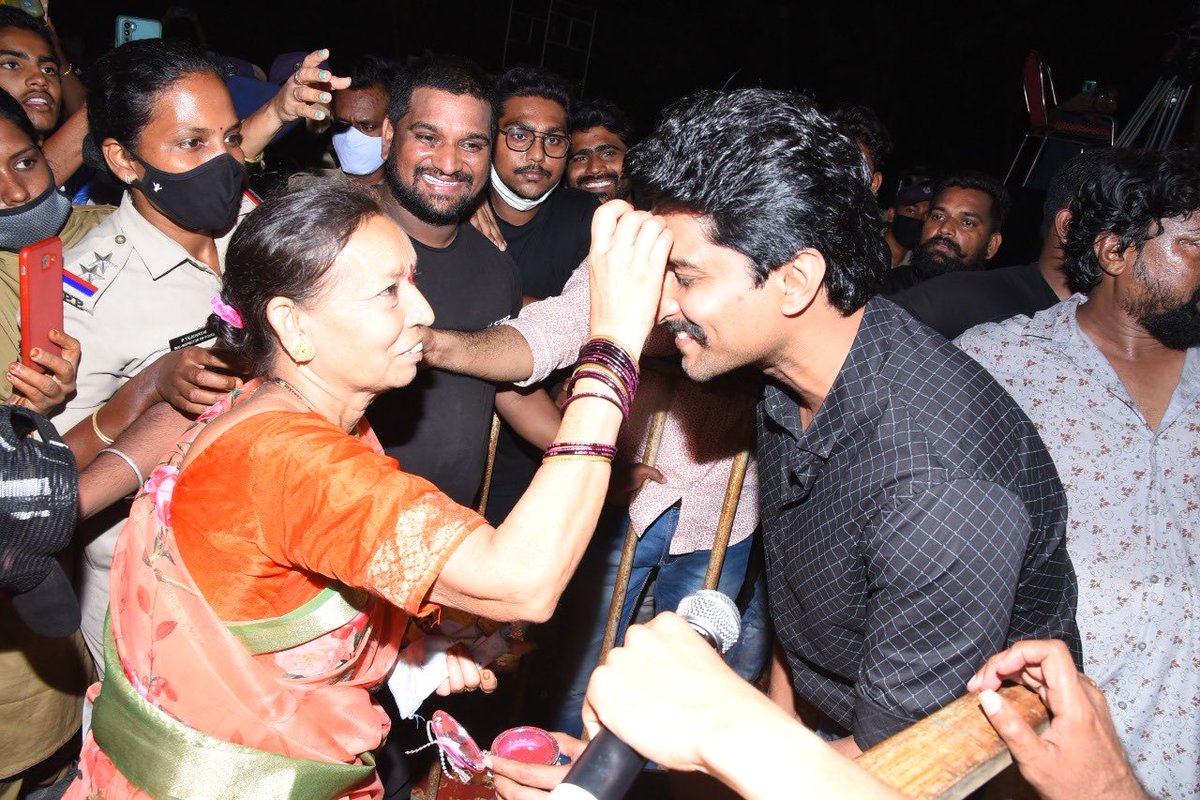 ShivaNirvana's tweet photo. #Tuckjagadish pandaga ippude modhalyndhi

Pedda pandaga #TuckjagadishonApril23rd🤗

#Thankyou rajamundry🙏 
@NameisNani  @IamJagguBhai @shinescreens @riturv @aishu_dil @MusicThaman https://t.co/5vkRDxeP49