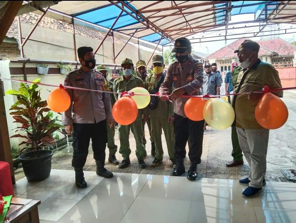 tiyuh_rumbih's tweet photo. Launching Kampung Tangguh Ramik Ragom di Kampung Rumbih, Kecamatan Pakuan Ratu, Kabupaten Way Kanan, Jumat, 26 Maret 2021.

https://t.co/bFRuwEnAQ4

#TiyuhRumbih #WayKanan #RamikRagom #KampungTangguhNusantara #KampungTangguhRamikRagom #WayKananCekalCorona https://t.co/lUTBhrmYmI