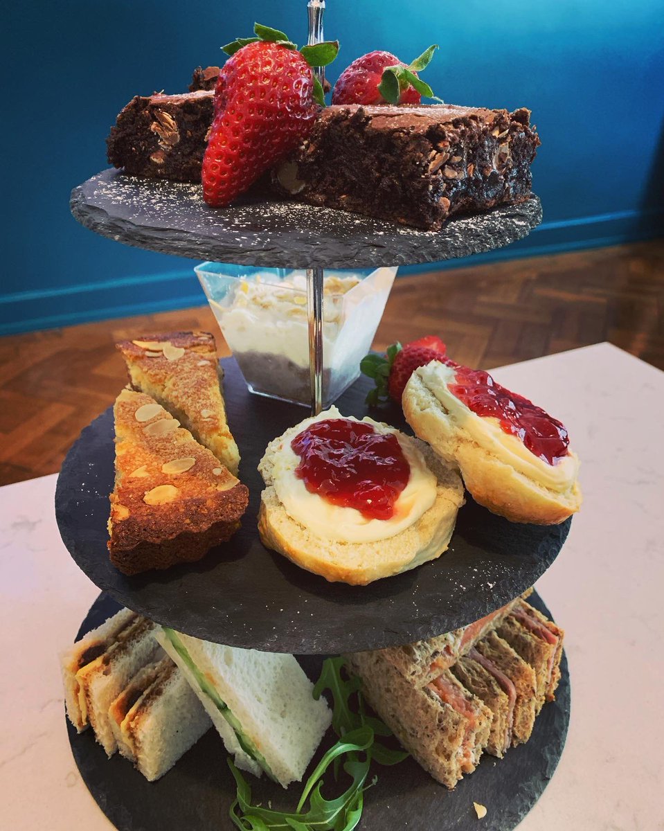 PhilipaTuttiett's tweet image. @PRO14Official final and #afternoontea from @CountryTeas 
#dreamafternoon if you’re in Cardiff I highly recommend #countryteas #treatyourself #sliceofdevon