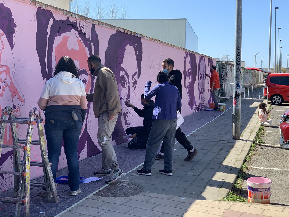 FranCasamayor's tweet photo. 💪 💜 El mural de La Rioja #vatomandoforma

#elmuralsemultiplica 

Enormes @UNLOGICCREW y Antonia Santolaya 👏👏 https://t.co/oQx8vCw6K7