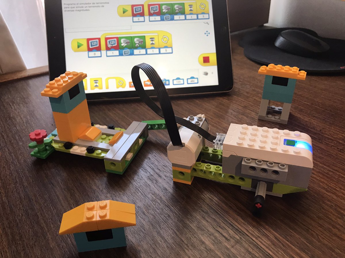 savega2020's tweet photo. Muchísimas gracias @Sparktalents por la oportunidad de capacitación en #FLLExplore 😻🤖@LEGO_Education #girlpower #FLLExplore #StemEducation #girlscancodetoo https://t.co/ycaaeYgAhU